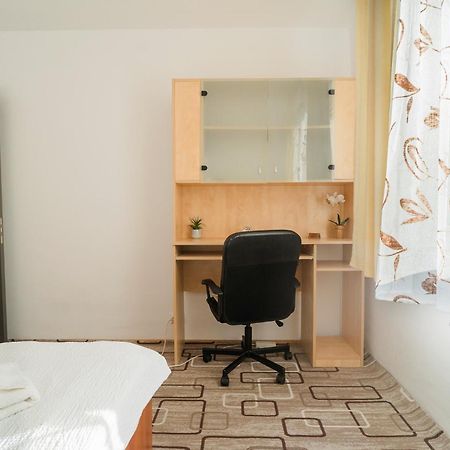 Rustic & Spacious 3Br Apartment Bukarest Exteriör bild
