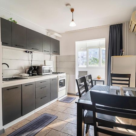 Rustic & Spacious 3Br Apartment Bukarest Exteriör bild