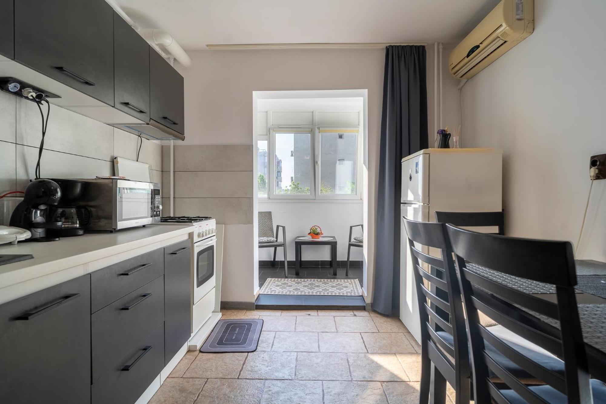 Rustic & Spacious 3Br Apartment Bukarest Exteriör bild