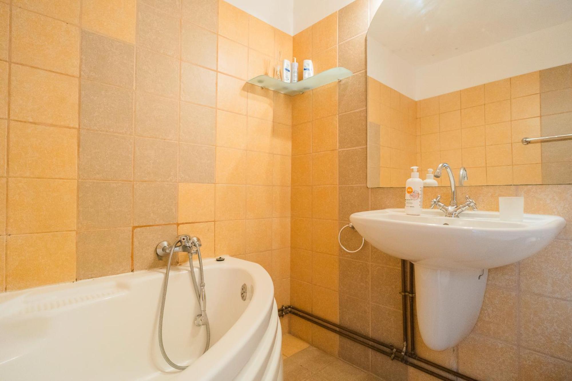 Rustic & Spacious 3Br Apartment Bukarest Exteriör bild