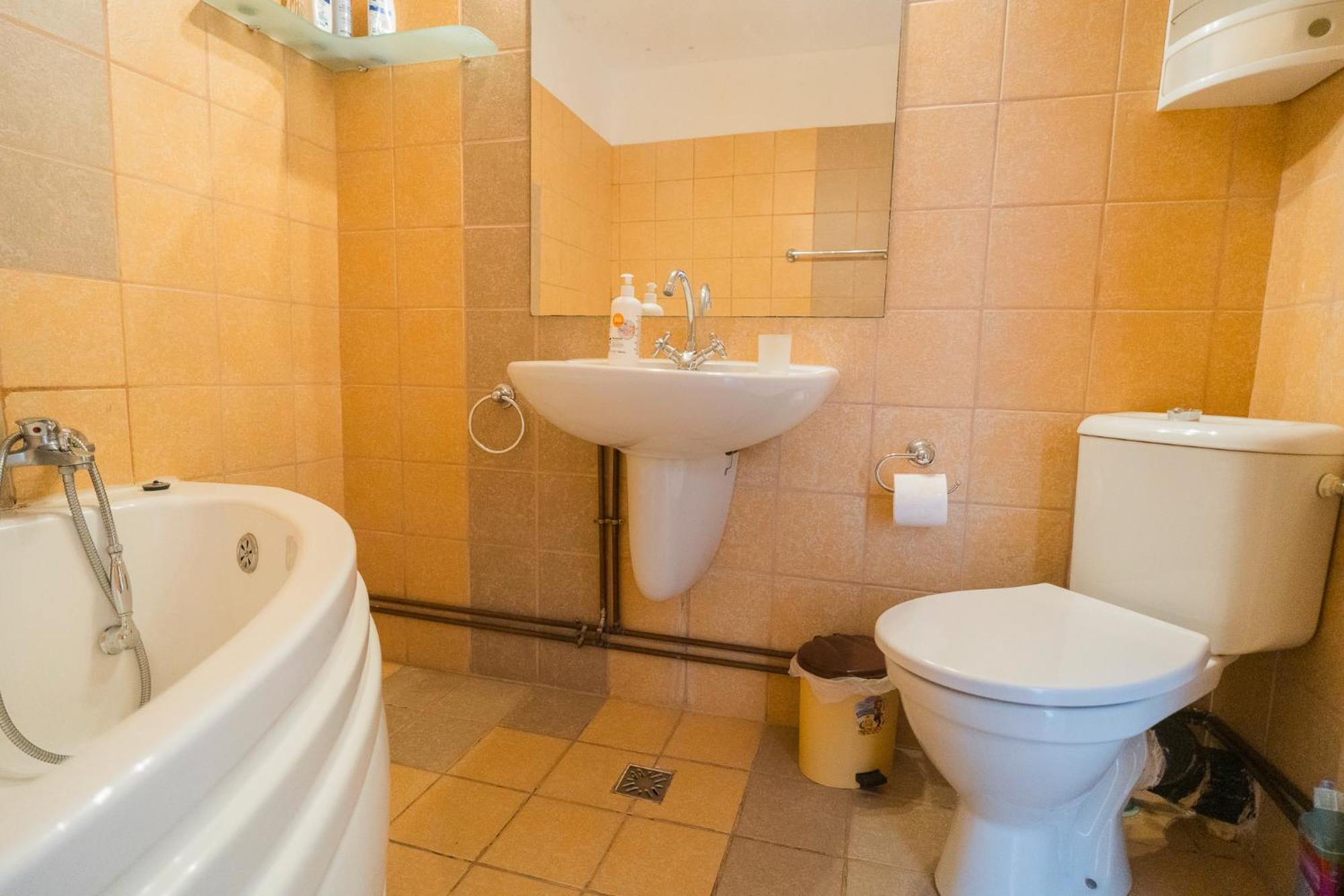 Rustic & Spacious 3Br Apartment Bukarest Exteriör bild