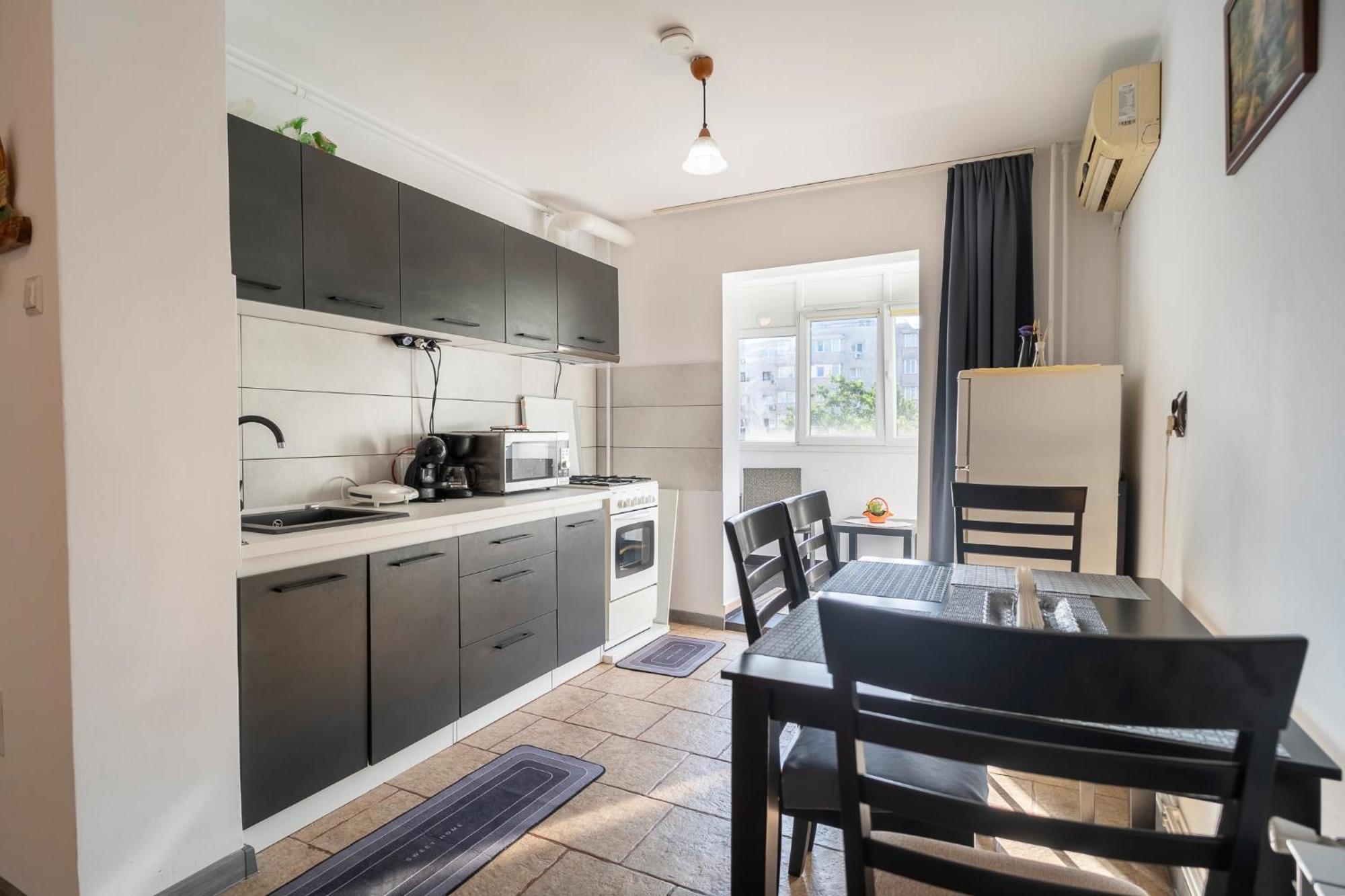 Rustic & Spacious 3Br Apartment Bukarest Exteriör bild