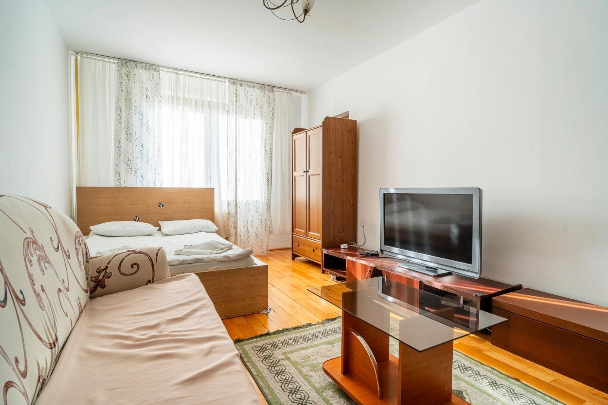 Rustic & Spacious 3Br Apartment Bukarest Exteriör bild