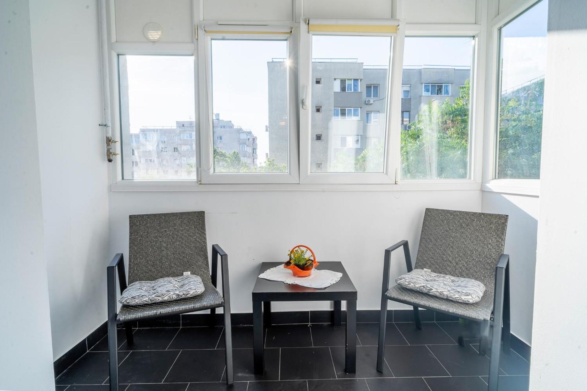 Rustic & Spacious 3Br Apartment Bukarest Exteriör bild